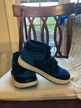Boys sneakers